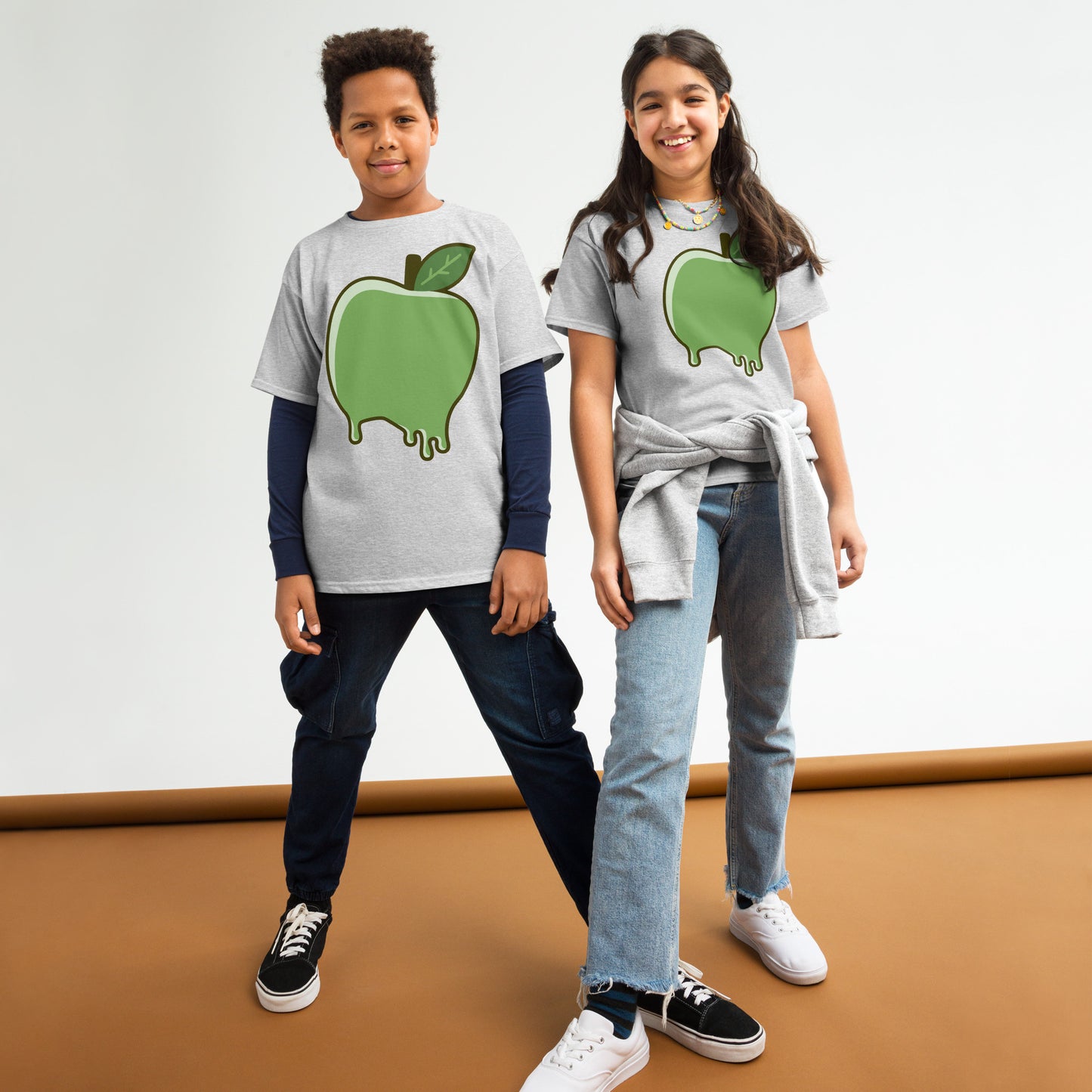 Boy & Girl wearing IMILULA Apple print purple T-shirt standing in the hallway
