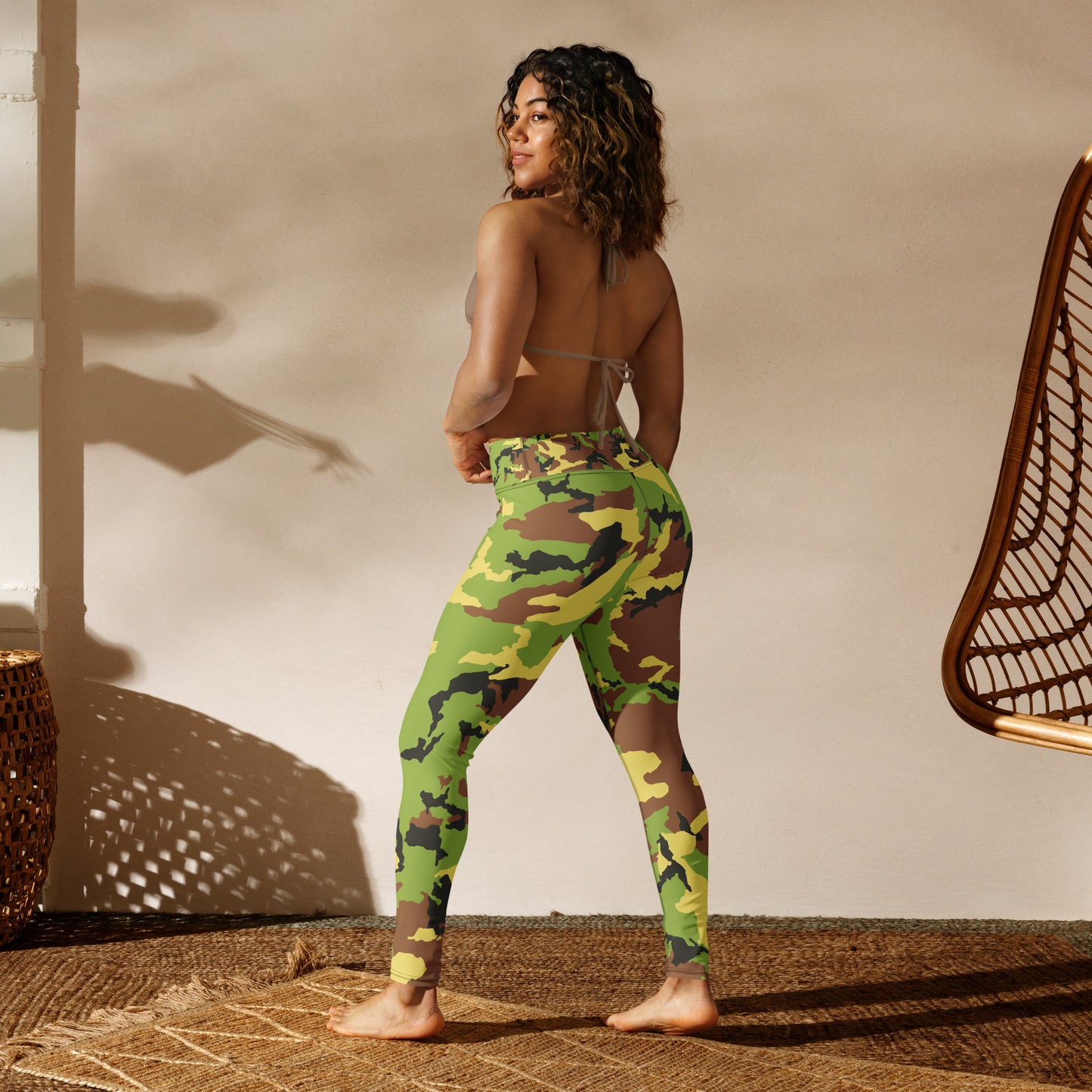 all-over-print-yoga-leggings-jungle-back-676869e8d05b6