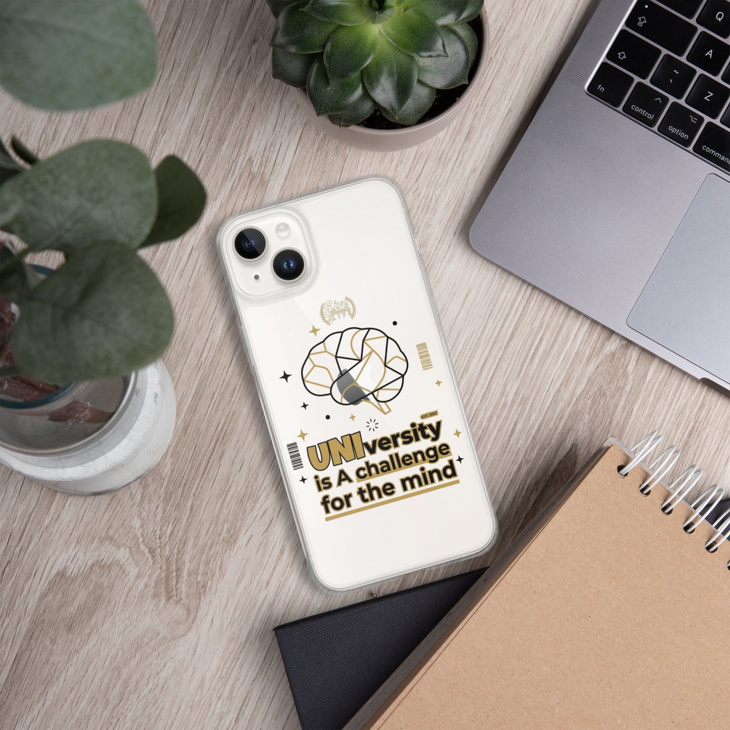 clear-case-for-iphone-iphone-14-plus-lifestyle