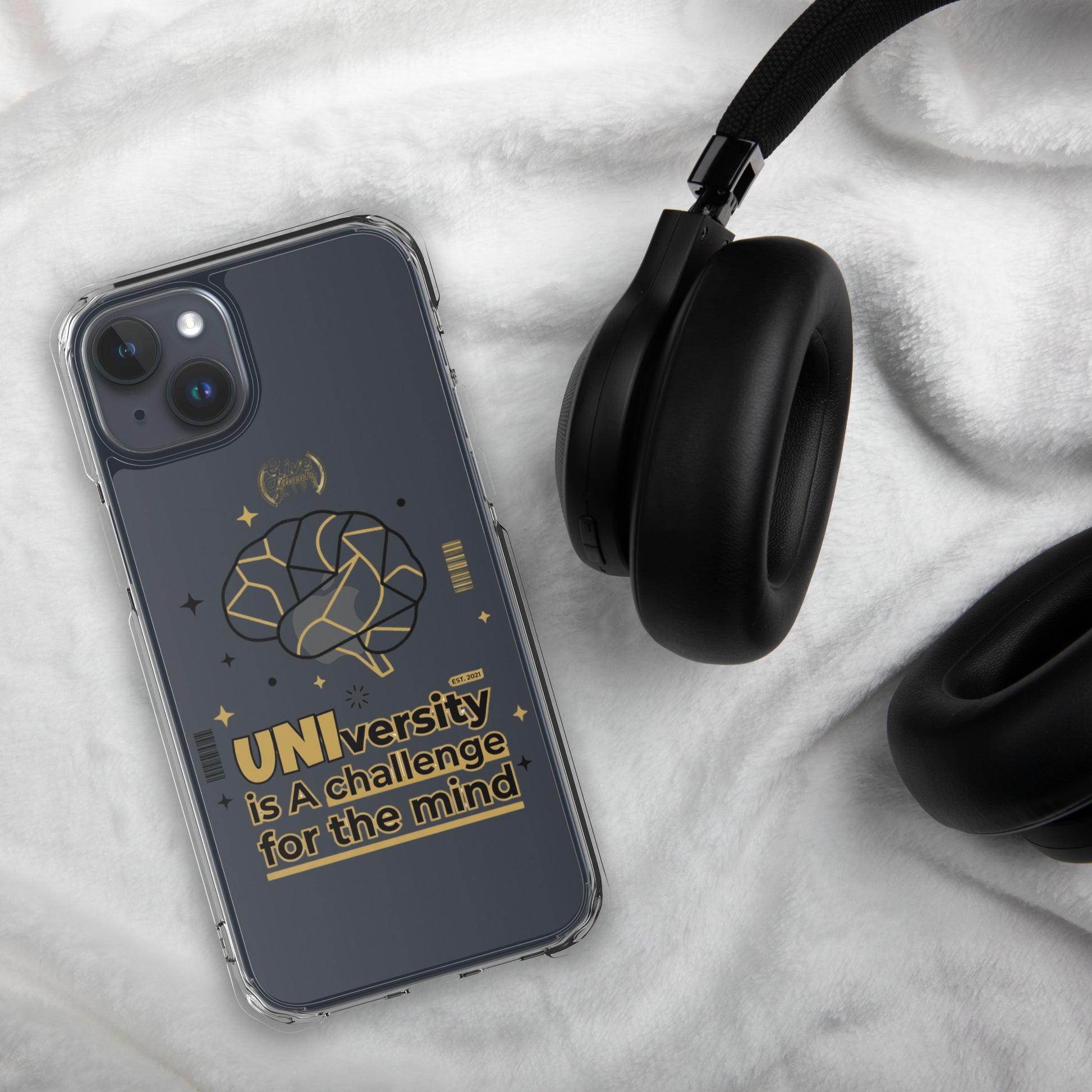 clear-case-for-iphone-iphone-15-plus-lifestyle