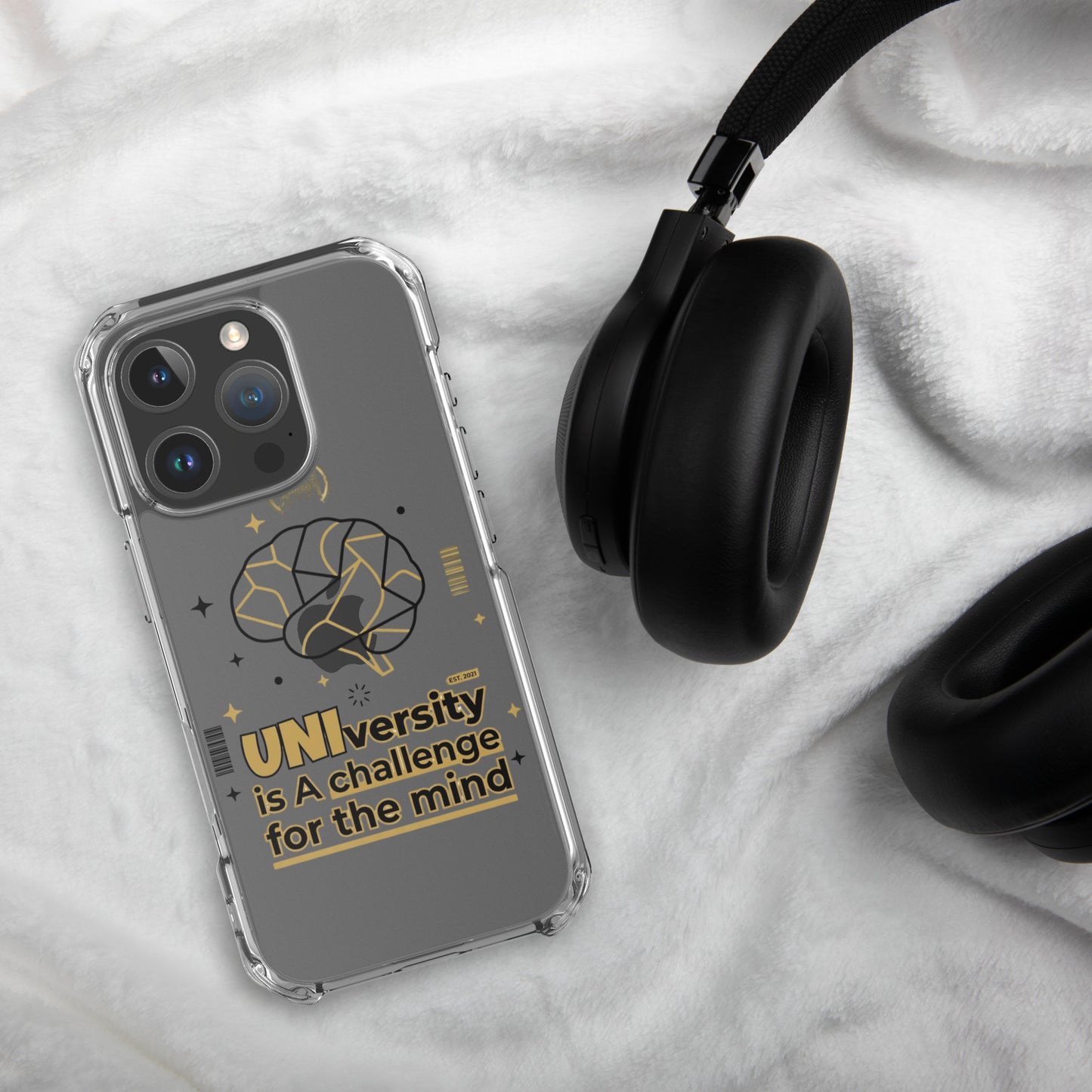 clear-case-for-iphone-iphone-16-pro-lifestyle